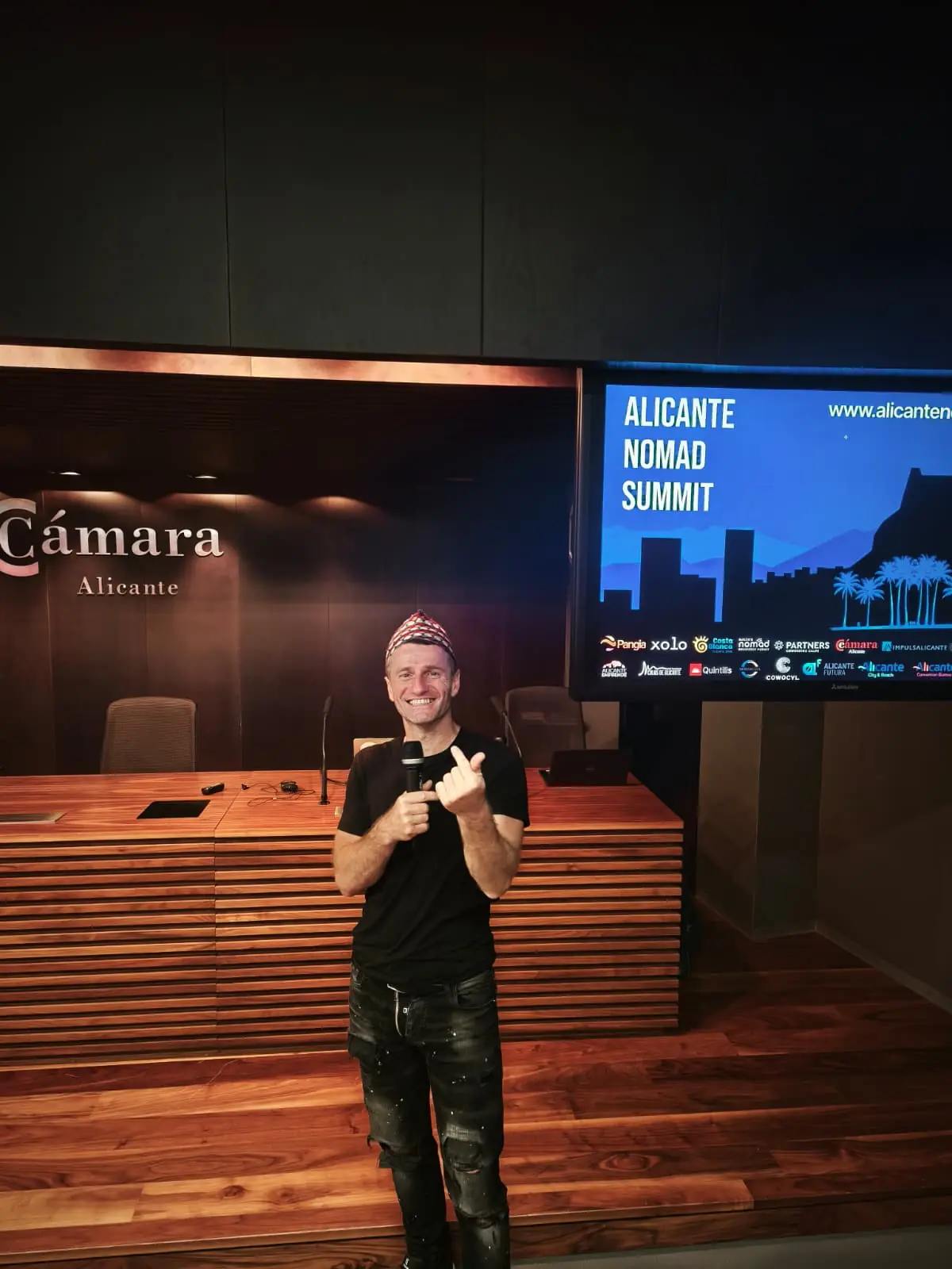 Danny on stage at the Alicante Nomad Summit